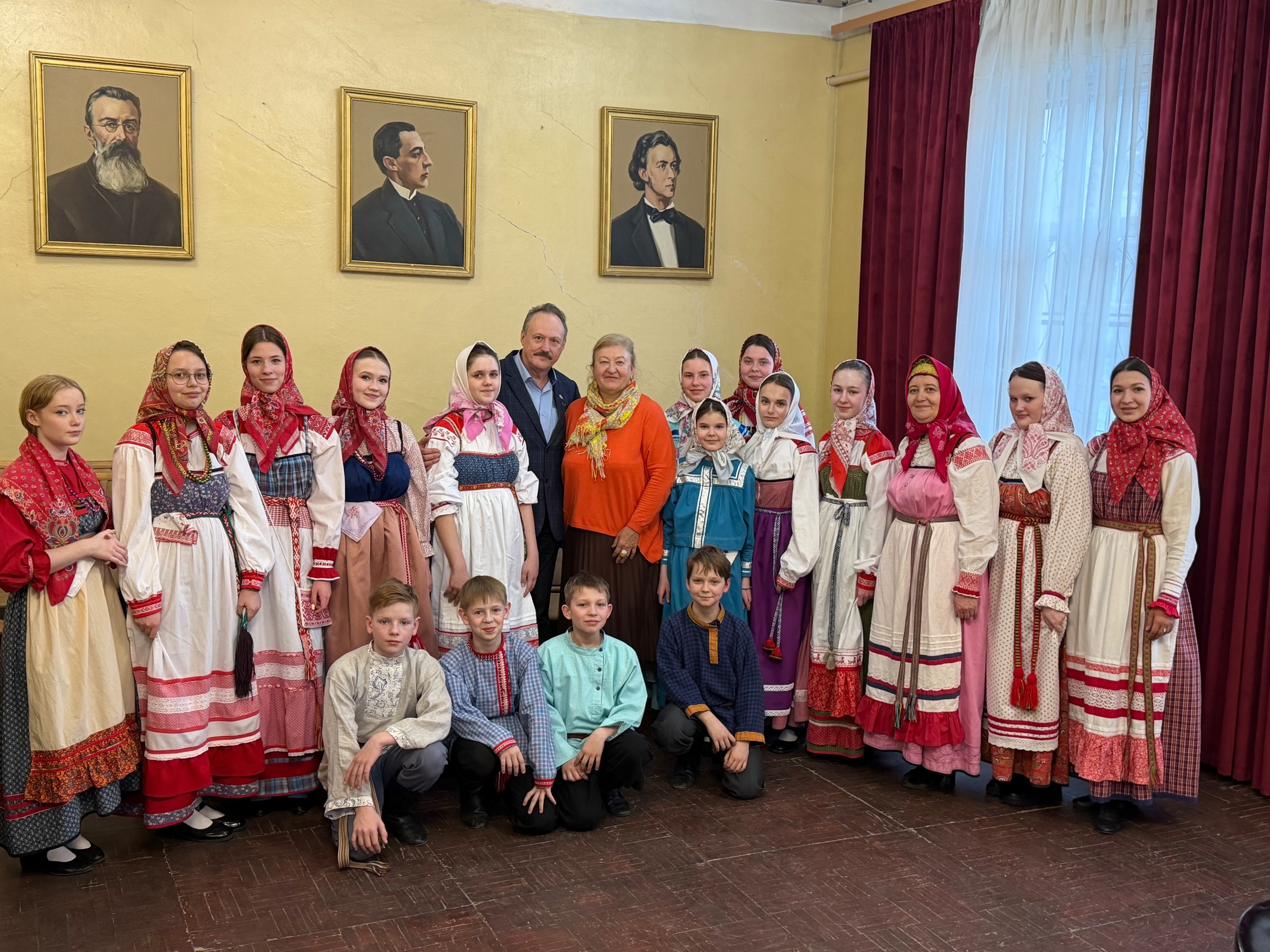 Ансамбль «Жаровлика» во время встречи проекта «Родники. Истоки» в Вологде